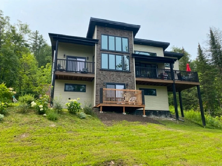 Maison a vendre bord du lac rond à Bouchette, Haute Gatineau in