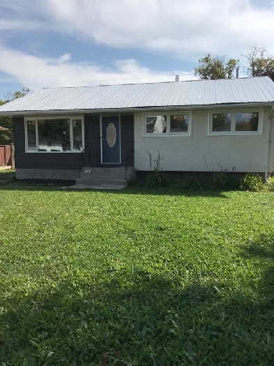 3 bed 2 bath, 4th in basement Image# 1