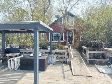 Delta Beach Lake front Cottage for Sale Lake Manitoba Image# 1