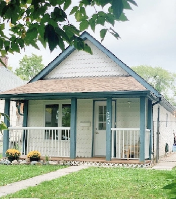 FOR SALE // 327 Victoria Ave W in West Transcona Image# 1