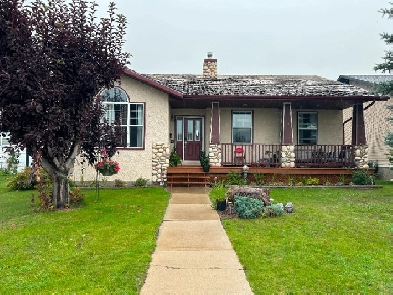 Custom Built Bungalow!