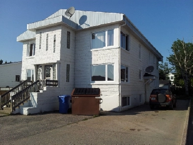 4 1/2 centre ville de Sept-iles près hopital 1500$/mois WIFI Image# 1