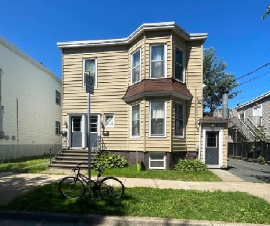 Legal TRIPLEX income property in a great central location Image# 1