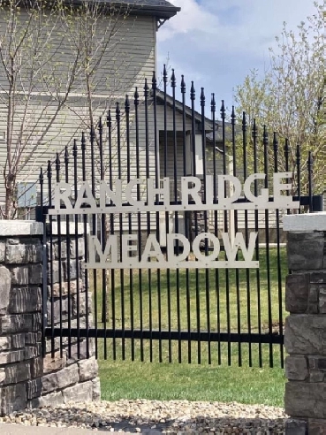 RANCH RIDGE MEADOWS in STRATHMORE , SMALL TOWN LIVING 30 MINS. Image# 1