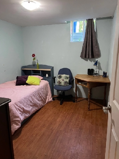 Room Near Algonquin Barrhaven Non-Smoking Image# 3