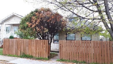 Spacious, 3 Bedroom, Single Family House for Rent. Riverton Ave. Image# 5