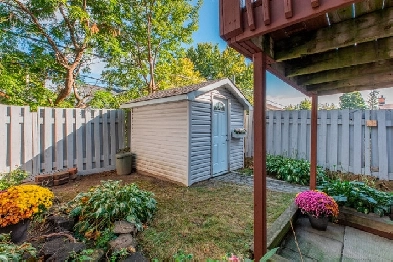 End unit townhome with Walkout basement in central location! Image# 4
