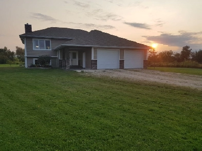 Established Home For sale on an acreage. Image# 3