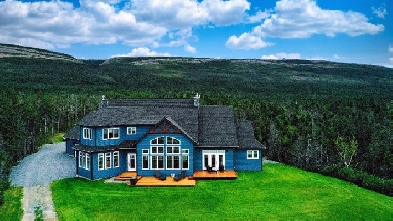 Exquisite oceanfront executive home! Image# 1