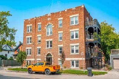 Osborne Village Top Floor Condo 2 Bed, 2 Bath Image# 1
