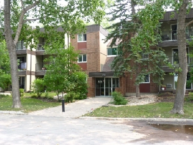 Open House Sunday Oct. 1, 2-4 pm.  211-476 Kenaston Image# 1