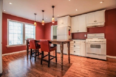 Easy Comfortable Living Roommate Wanted  October 1st Image# 1