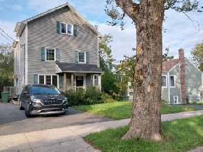 Beautiful west end home. Image# 1