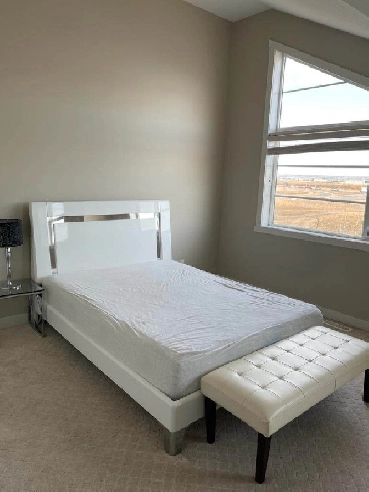 Spacious room for rent with a private bathroom. Image# 1