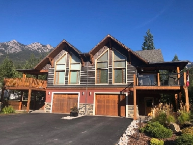 Immaculate Duplex in Elk Park Ranch, Radium Hot Springs, BC Image# 1