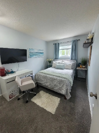 Furnished Bedroom in quiet NW neighborhood Image# 1
