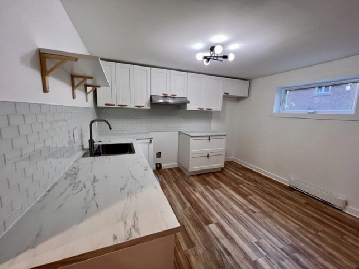 Hydro inclus Grand 4 1/2 rénovée SteRose in Laval / North