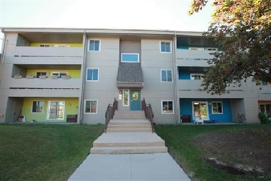 Spacious 2 bdrm 1.5 bthrm Condo in walking distance to U of M! Image# 1