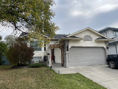 Main Floor of House with 3 Bedrooms  2 Bathrooms Image# 1