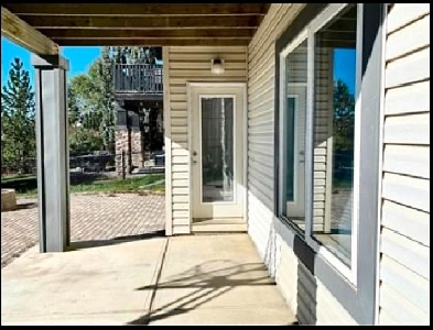 Bright 2 Bedroom in Quiet Neighborhood! Image# 1