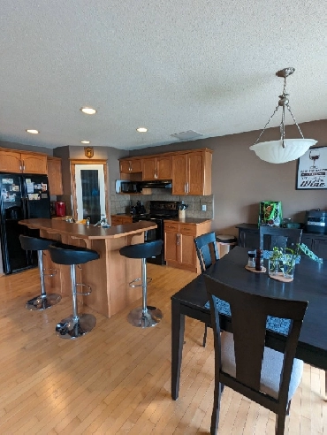 Spectacular Royal Oak NW Home for Rent! - Available October 15th Image# 1