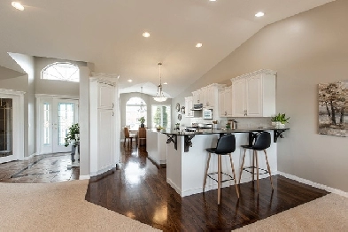 32 Chinook Place SW, Medicine Hat AB - Stunning River Views Image# 1