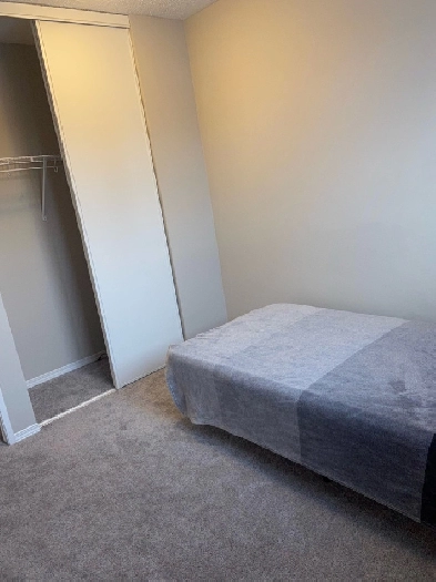$650 Upper Room For Rent Image# 1