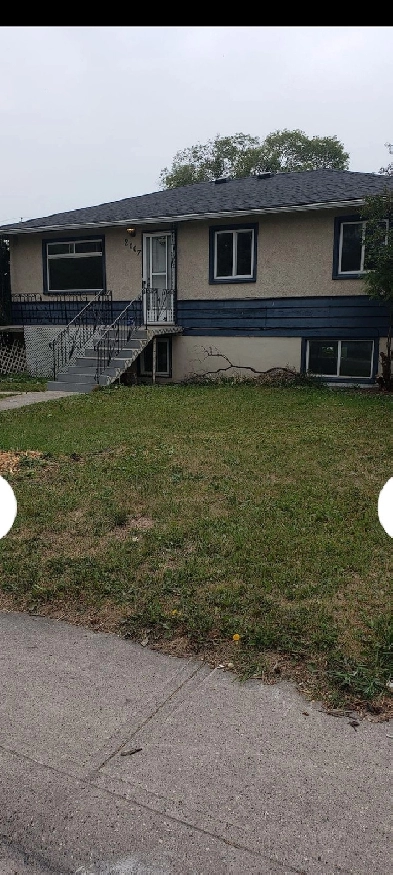 Beautiful family Home Oriented off 17 Ave SE Image# 5
