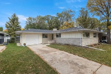 50 HENDAY BAY - SPRAWLING MID CENTURY BUNGALOW IN WESTWOOD! Image# 5