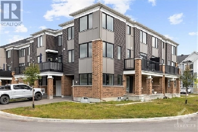 3 Bedroom, 2.5 Bath, 4 Story Townhome for rent - Barrhaven Image# 2