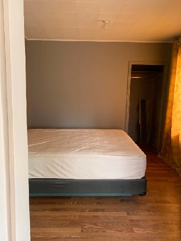 ROOMS 100 meters walk to Coliseum LRT station only $500 Image# 1