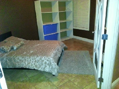 ELLERSLIE QUEEN BEDROOM AVAILABLE - MOVE IN TODAY! Image# 1