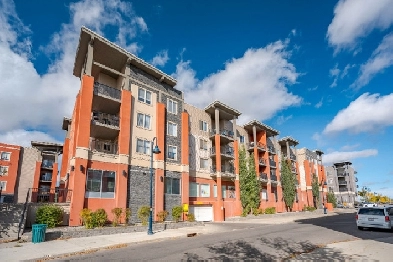 Gorgeous, quiet, corner condo with numerous updates! Image# 1