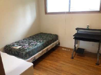 Furnished main floor room in Brentwood, near SAIT, UofC & LRT Image# 1