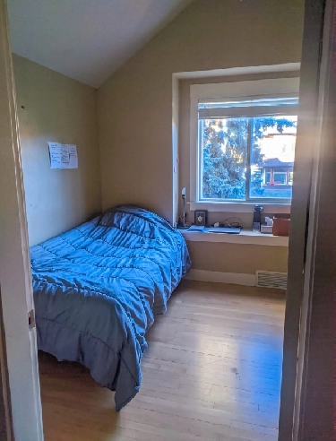 Spacious Room: For 1 Girl Only! Image# 1