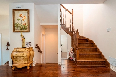 JOLIE MAISON BIEN ENTRETENUE PRÈS DE TOUS LES SERVICES! Image# 1