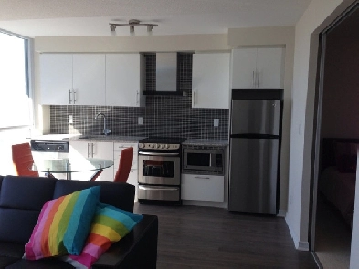 Downtown Condo Front Str West - Monthly - AVAILABLE MID OCT Image# 1