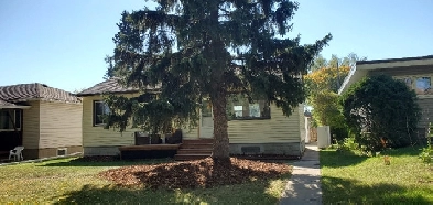 HOLYROOD Real Estate at it's Finest !! Image# 1