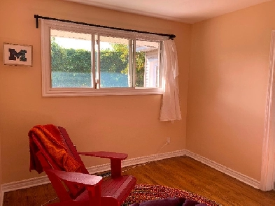 Private room in Fairlawn Ave, Ottawa! Furnished   Utilities! Image# 1