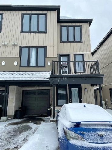 2 BR   Den Townhouse in Kanata now available for Rent Image# 1