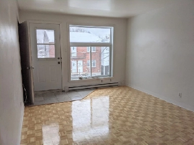 Beau-grand 5-1/2 au 2e étage d'un triplex rénové Montreal Image# 1