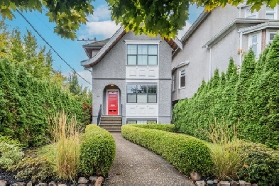 HOUSE FOR SALE! 180 E 17th Ave, Vancouver Image# 1