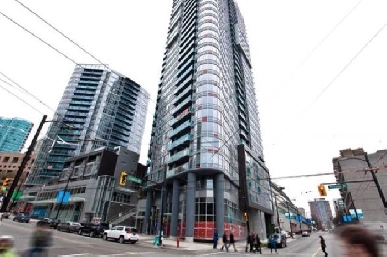 Large open-concept studio in Yaletown/Stadium WITH a VIEW Image# 1