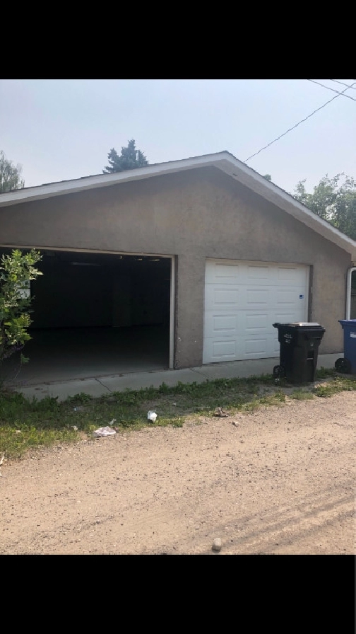 Large two door garage for rent500 DD/Parking and storage ONLY in