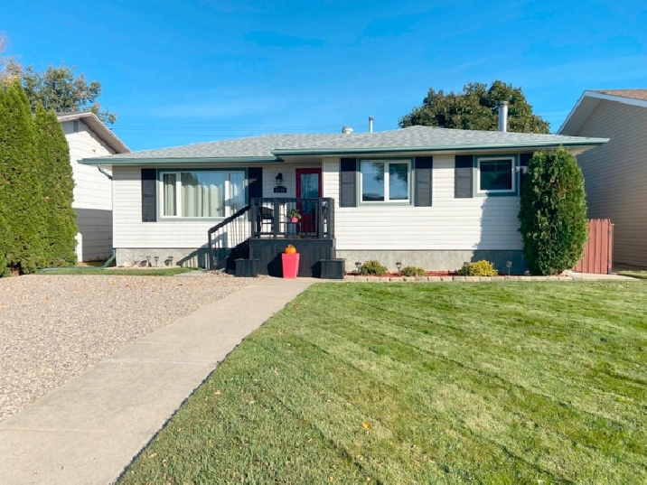 1330 Glendale St., Moose Jaw in Moose Jaw,SK Houses for Sale