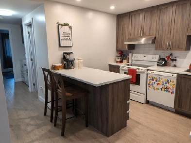 Beau 5 1/2 avec bureau, rénové à neuf Léo-Laliberté Image# 1