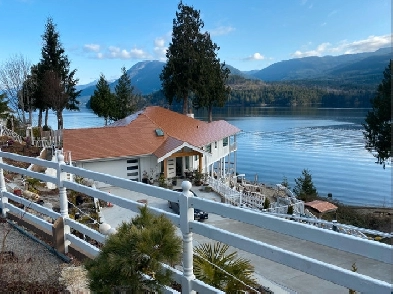 C$2,999,000 5 bd 5 ba 3,757 sqft6406 Gale Ave N, Sechelt, BC V0N Image# 6