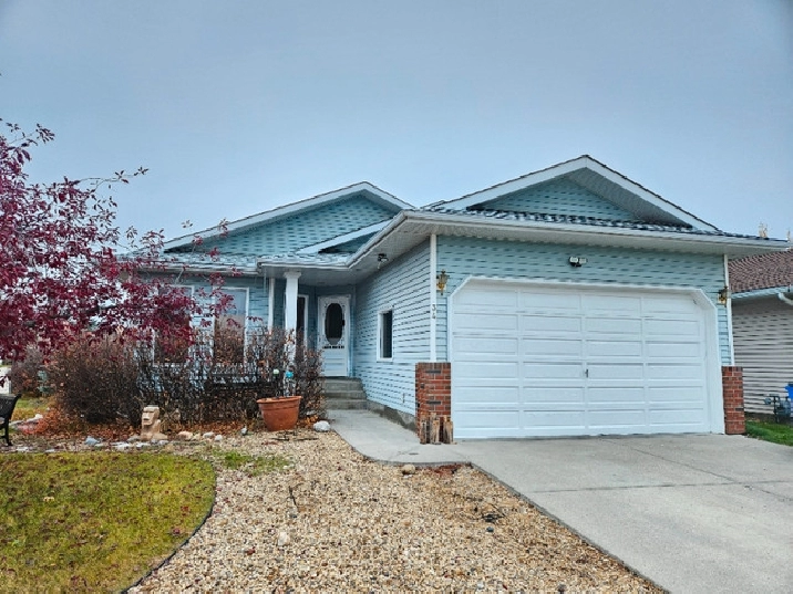 Great Cochrane house for sale! in Calgary,AB - Houses for Sale