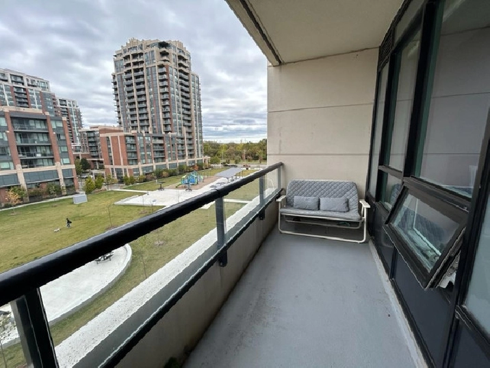 1 bedroom 1 Den Luxury Condo Markham in Markham / York Region,ON