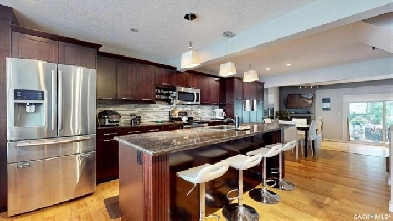 Home for Sale in Albert Park Image# 1